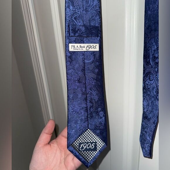 JOS. A. BANK 1905 Travelers Collections Blue Paisley design all over Tie - Picture 3 of 3